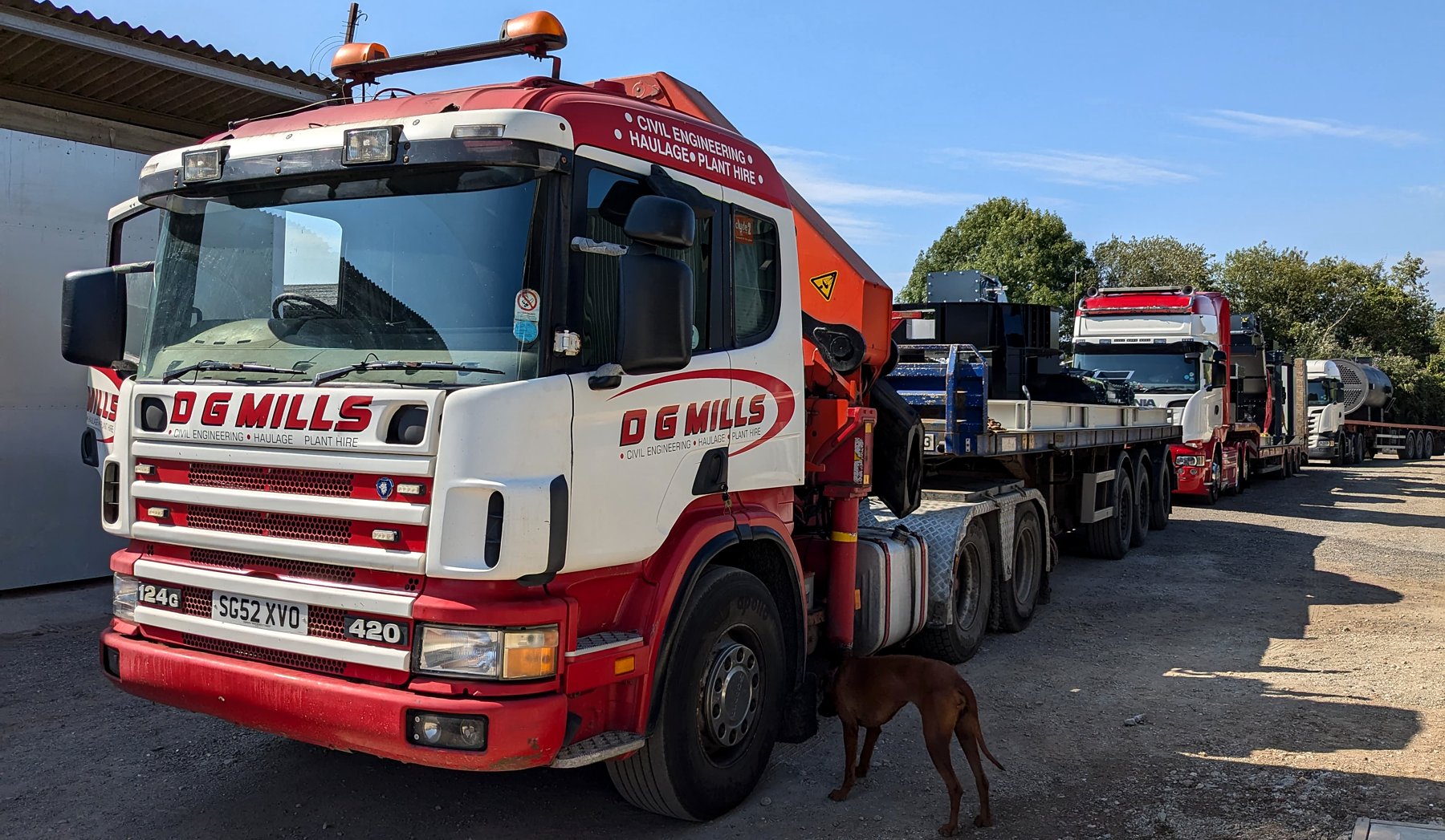 A complete C1000 plant arriving on three trucks at Brodie Biomass